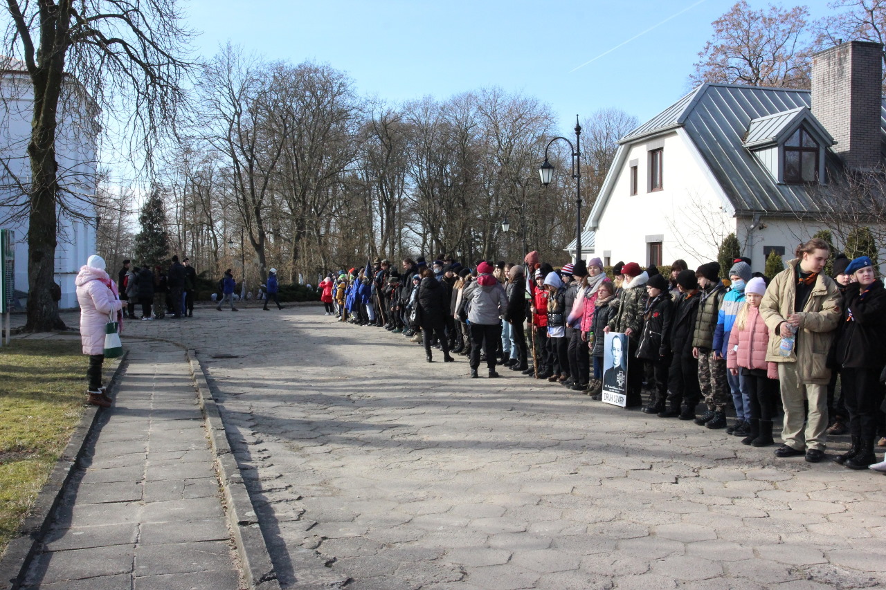 Uczestnicy harcerskiej drogi krzyżowej w Drozdowie, 12.03.2022 r.